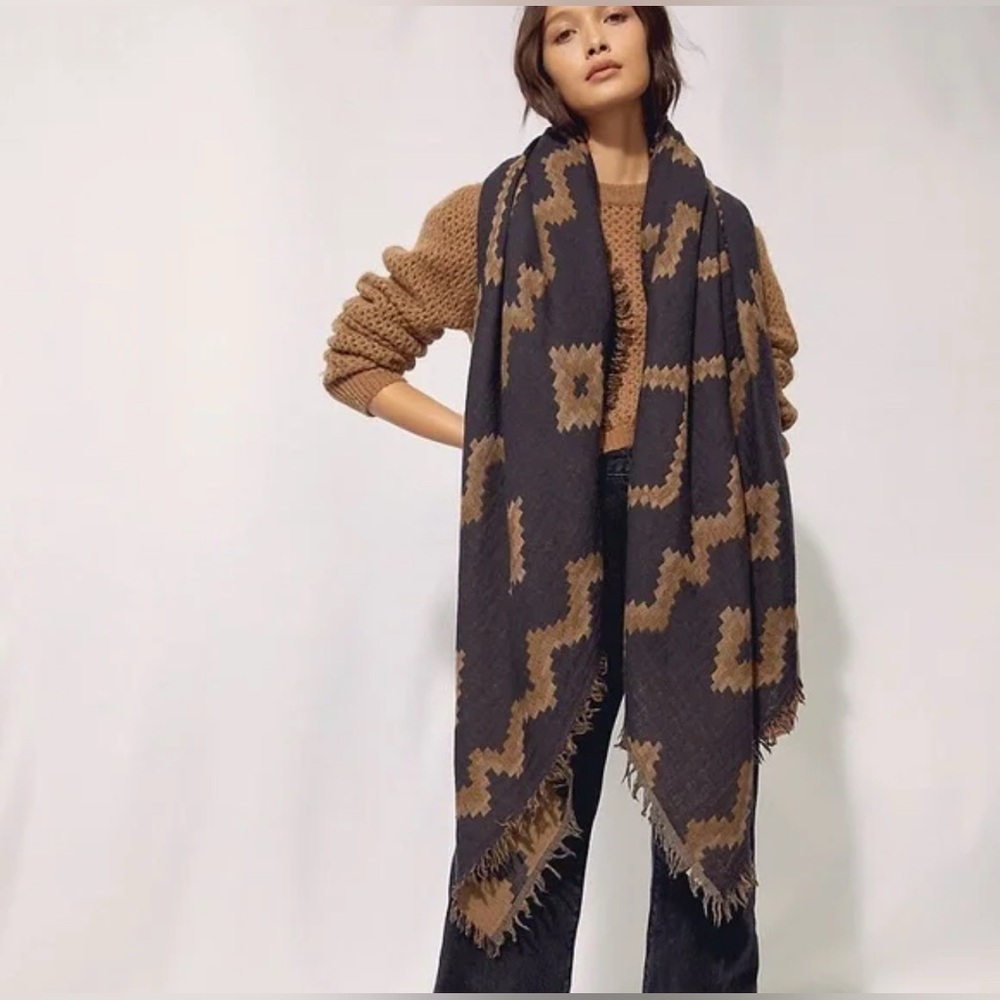 Aritzia Wilfred diamond mosaic blanket Scarf